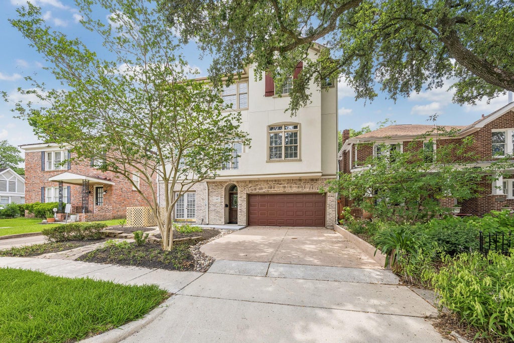 Photo of 1647 Bonnie Brae Street, Houston, TX 77006 (MLS # 83282070)