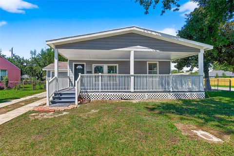 Photo of 2217 10th Street, Galena Park, TX 77547 (MLS # 41878343)