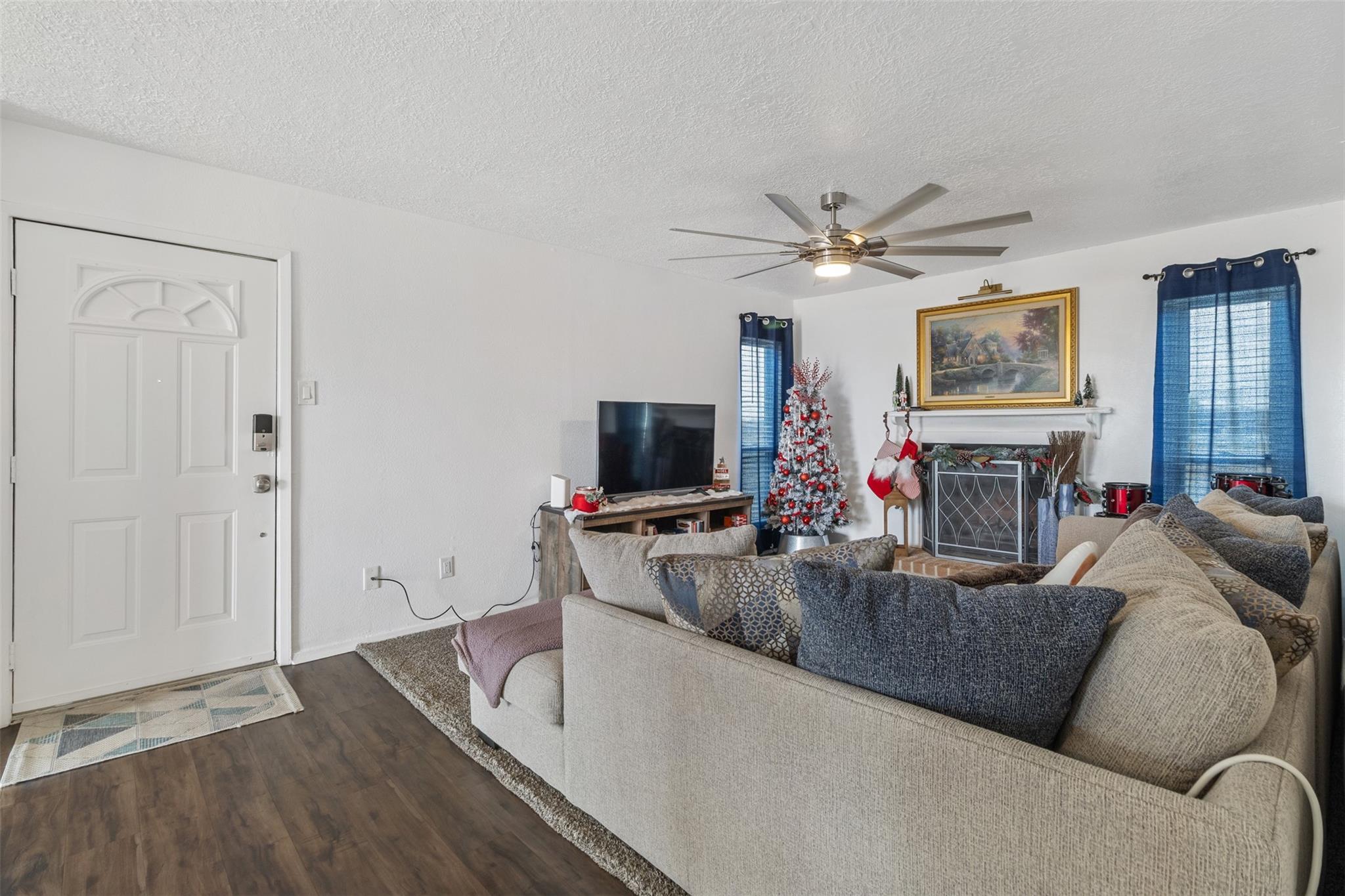 7600 Emmett F Lowry Expressway 1102