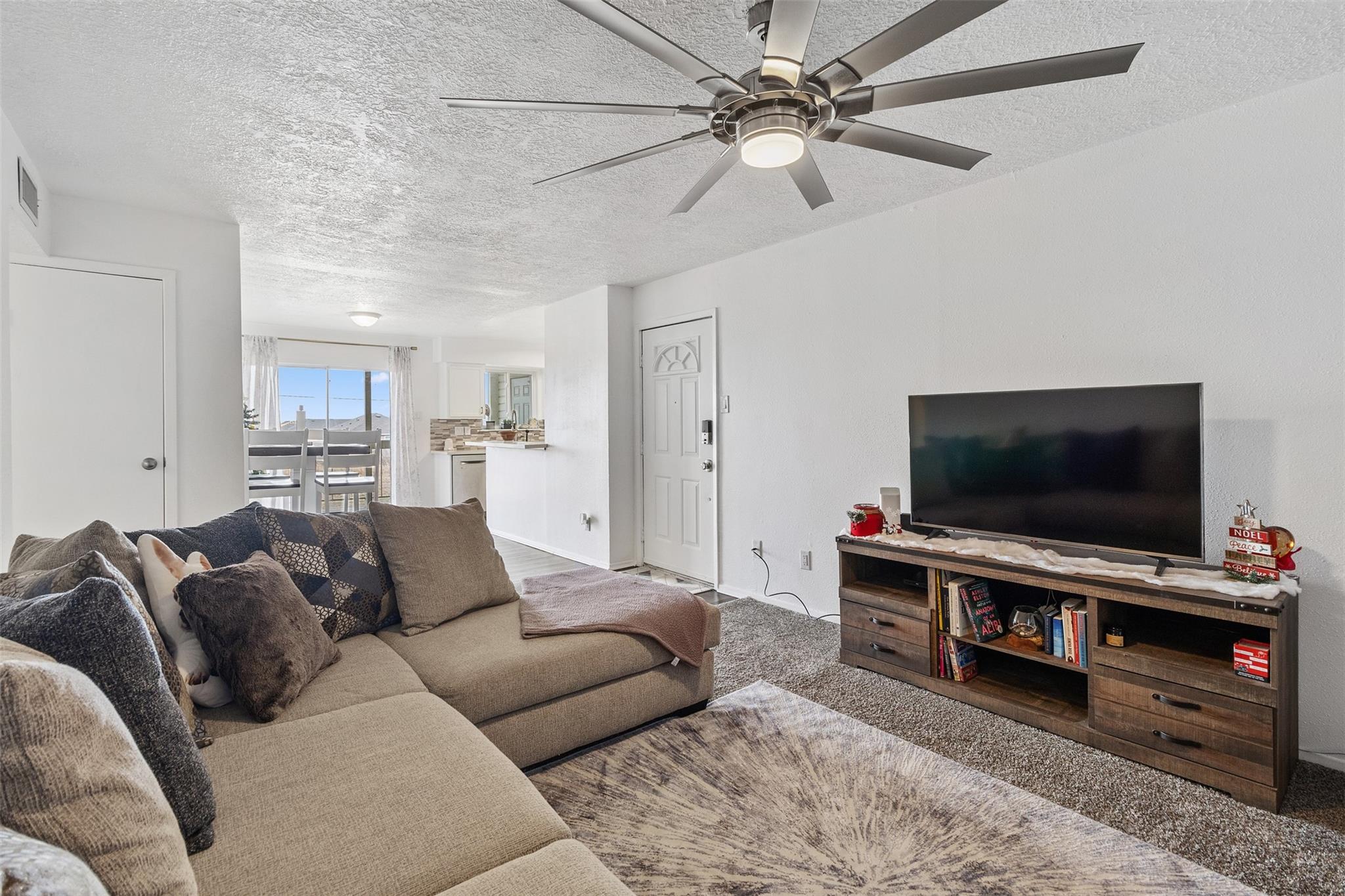 7600 Emmett F Lowry Expressway 1102