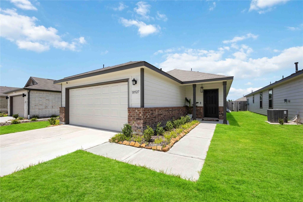 Photo of 10527 Meadow Saffron Drive, Houston, TX 77016 (MLS # 60736069)