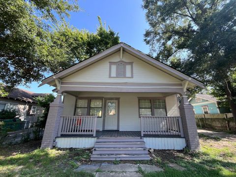 Photo of 4429 Bell Street, Houston, TX 77023 (MLS # 36097200)