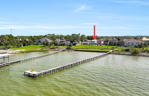 Photo of 2660 E Bayshore Drive, Dickinson, TX 77539 (MLS # 43536741) Photo of 2660 E Bayshore Drive, Dickinson, TX 77539 (MLS # 43536741)