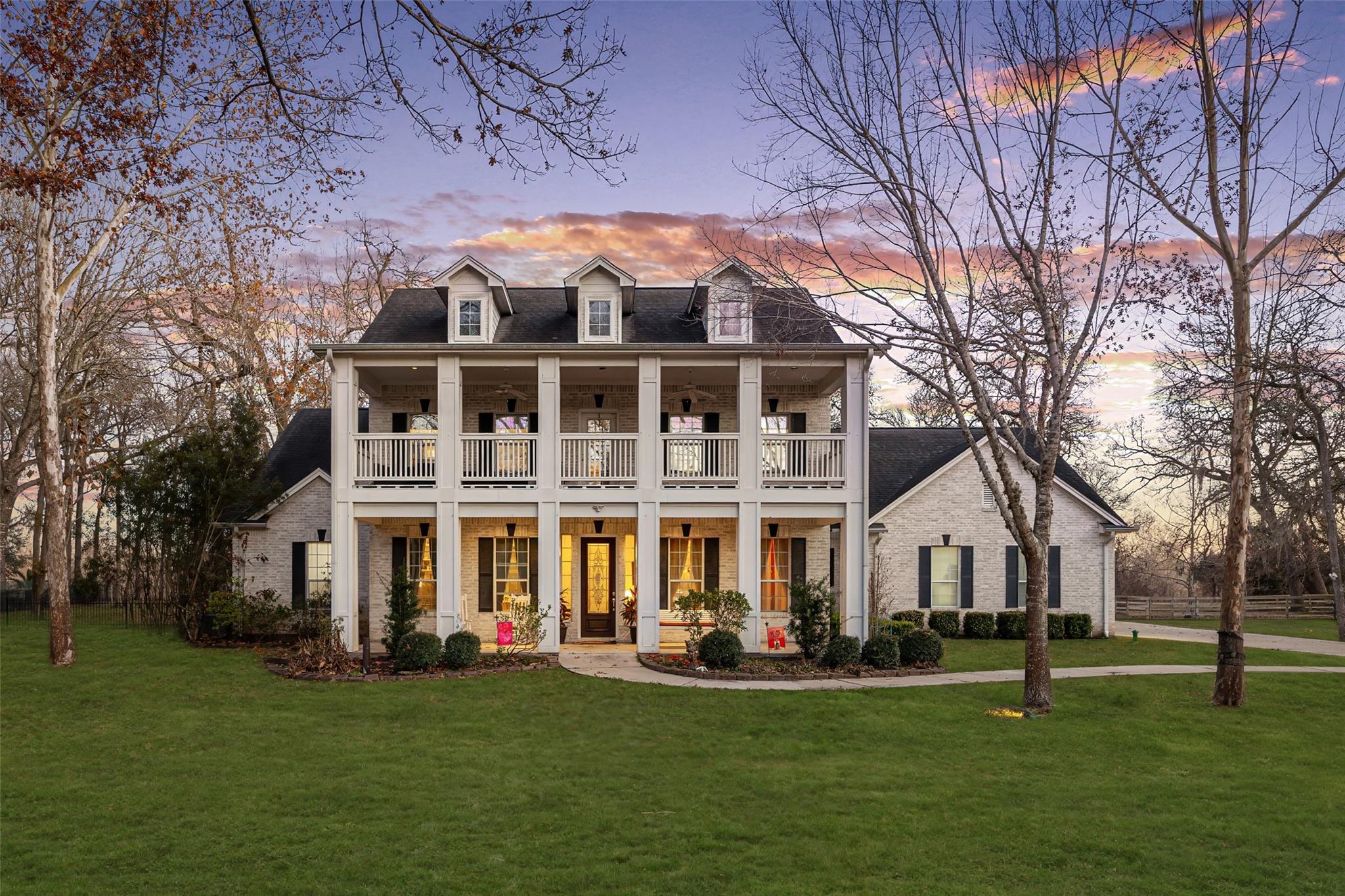 3015 River Forest Dr