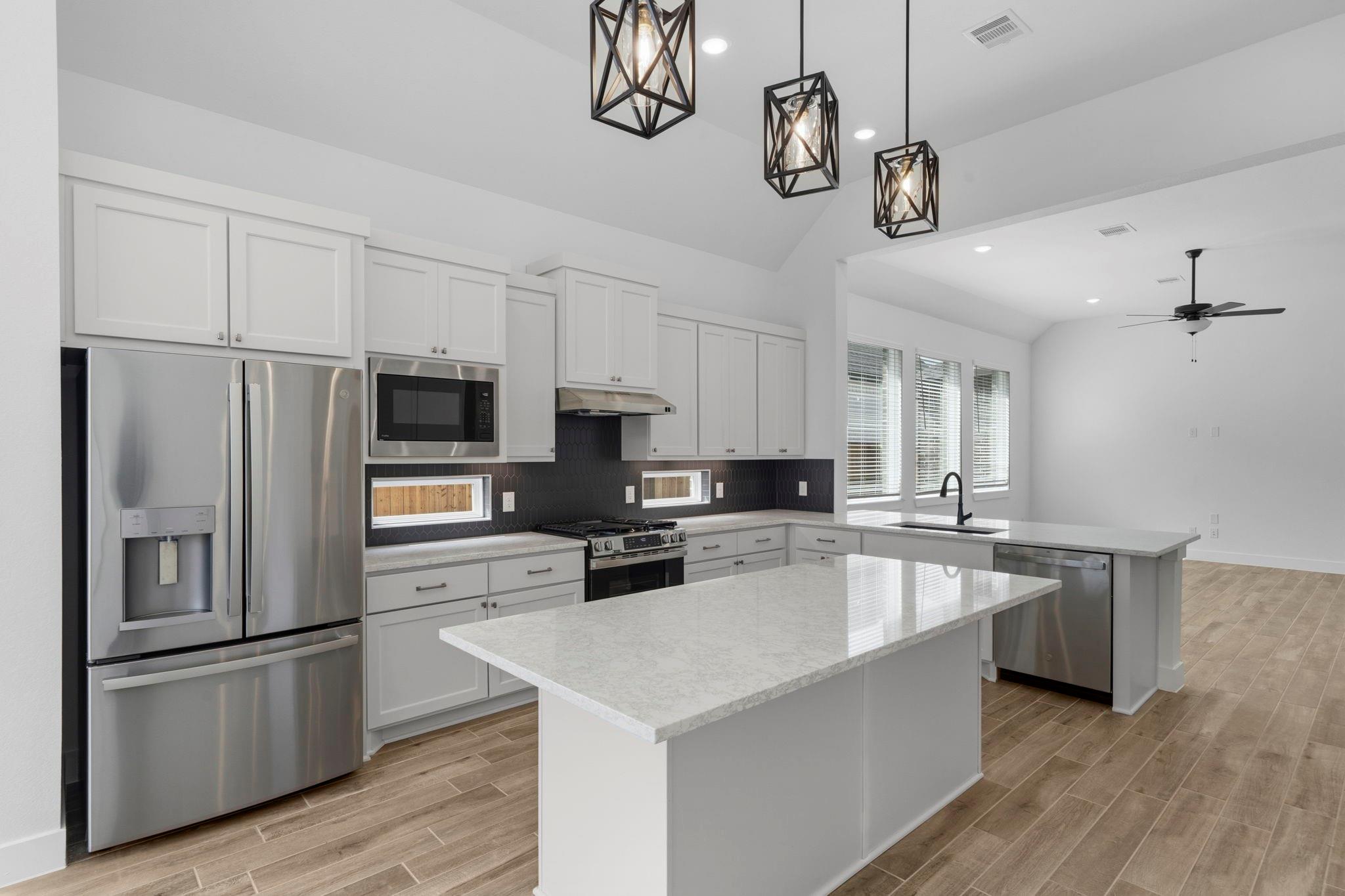 2402 Garden Arbor