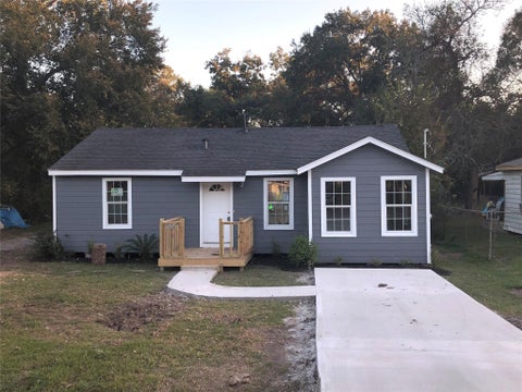 Photo of 5238 Carmen Street, Houston, TX 77033 (MLS # 49203901)