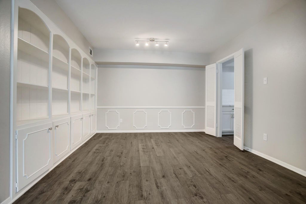 Photo of 353 N Post Oak Lane #819, Houston, TX 77024 (MLS # 26635821)