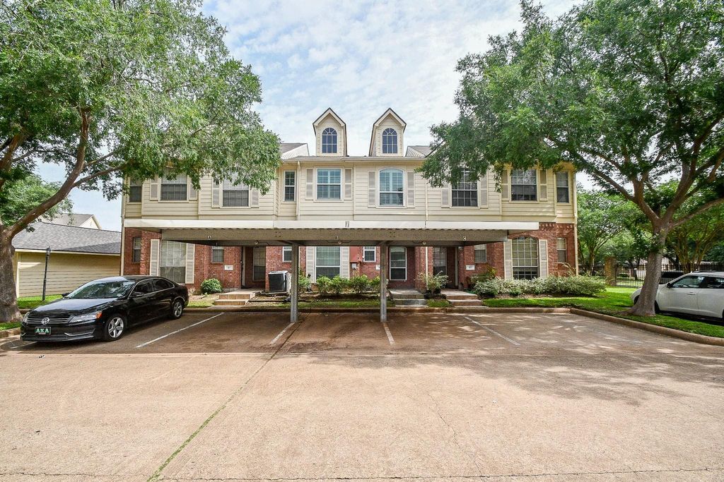 Photo of 2710 Grants Lake Boulevard #K4, Sugar Land, TX 77479 (MLS # 86283758)