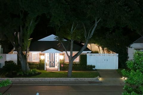 Photo of 6208 Kirby Drive, Houston, TX 77005 (MLS # 26669574)