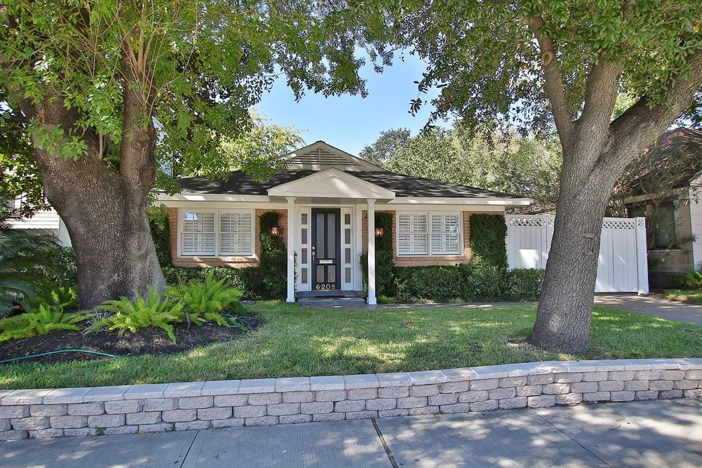 Photo of 6208 Kirby Drive, Houston, TX 77005 (MLS # 26669574)