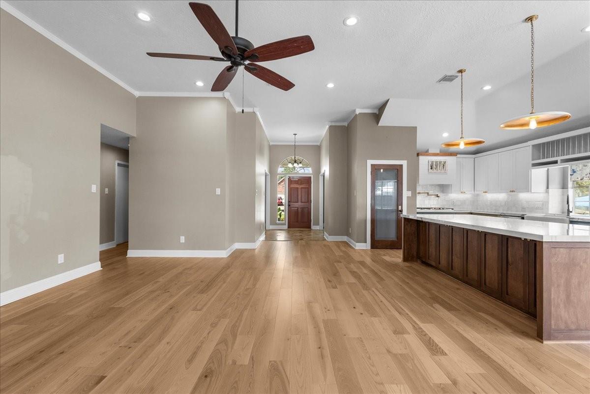 3925 Larkspur Street