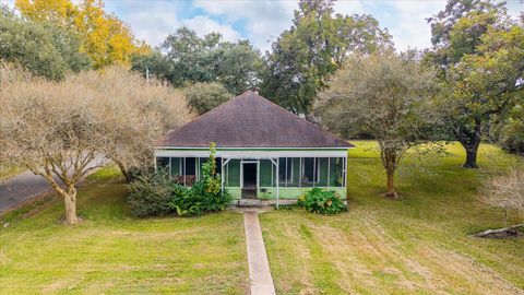 Photo of 1302 Ross Street, La Marque, TX 77568 (MLS # 82253896)