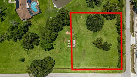Photo of 1150 E Brazos Avenue, West Columbia, TX 77486 (MLS # 13488152)