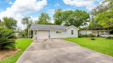 Photo of 117 Camellia Street, Lake Jackson, TX 77566 (MLS # 23004021)