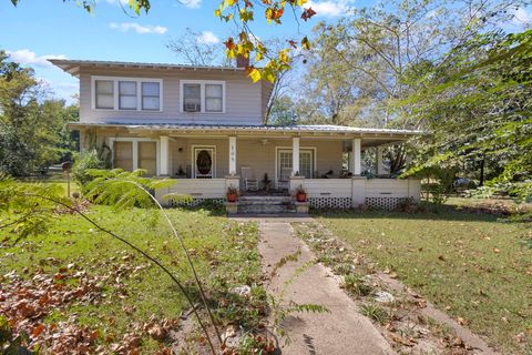 Photo of 105 Mann Street, Colmesneil, TX 75938 (MLS # 54419440)