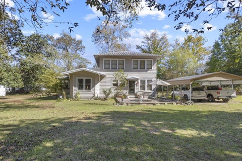 Homes For Sale - 105 Mann Street<br/> Colmesneil, TX 75938