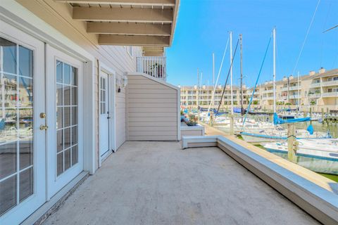 Townhouse For Rent - 13 Mariner Village Drive<br/> Harris County, Seabrook, TX 77586