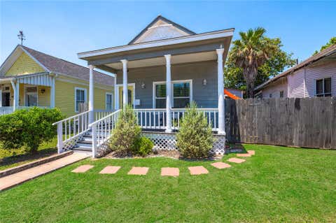 Photo of 2912 Avenue N 1/2, Galveston, TX 77550 (MLS # 85772080)