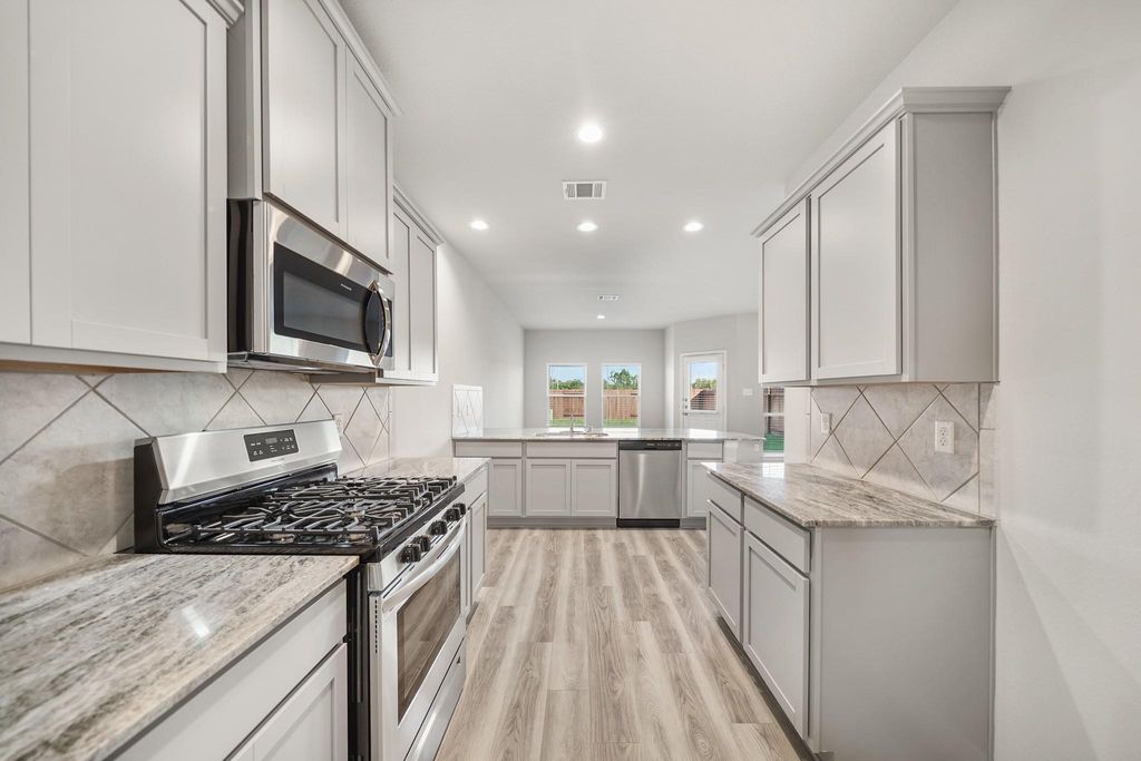 Photo of 831 Red Oakland Drive, Houston, TX 77090 (MLS # 76146596)