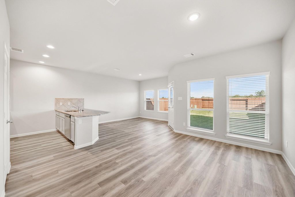 Photo of 831 Red Oakland Drive, Houston, TX 77090 (MLS # 76146596)
