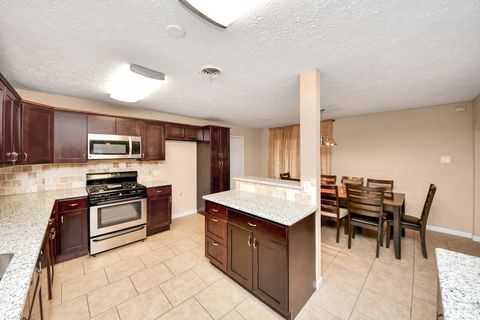 Tiny photo for 5758 Heron Drive, Houston, TX 77033 (MLS # 39268594)