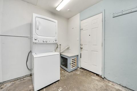 Tiny photo for 5758 Heron Drive, Houston, TX 77033 (MLS # 39268594)