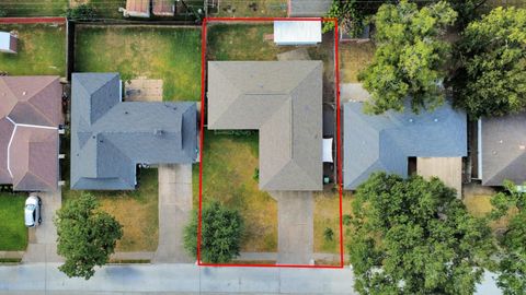 Tiny photo for 5758 Heron Drive, Houston, TX 77033 (MLS # 39268594)