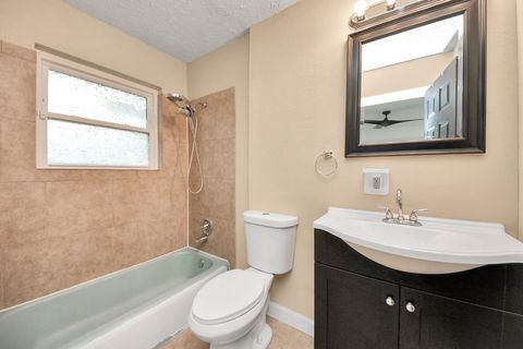 Tiny photo for 5758 Heron Drive, Houston, TX 77033 (MLS # 39268594)