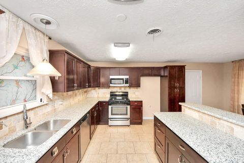 Tiny photo for 5758 Heron Drive, Houston, TX 77033 (MLS # 39268594)