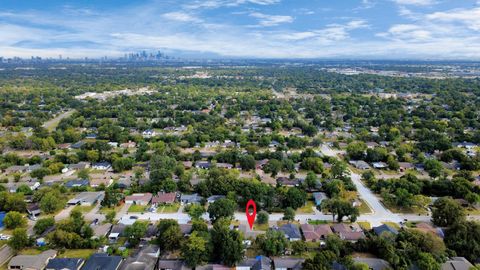 Tiny photo for 5758 Heron Drive, Houston, TX 77033 (MLS # 39268594)