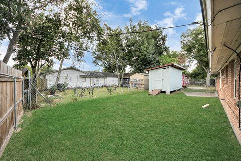 Tiny photo for 5758 Heron Drive, Houston, TX 77033 (MLS # 39268594)