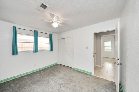 Tiny photo for 5758 Heron Drive, Houston, TX 77033 (MLS # 39268594)
