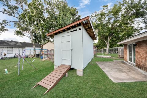 Tiny photo for 5758 Heron Drive, Houston, TX 77033 (MLS # 39268594)