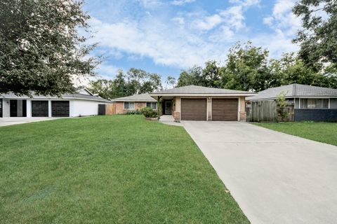 Tiny photo for 5758 Heron Drive, Houston, TX 77033 (MLS # 39268594)