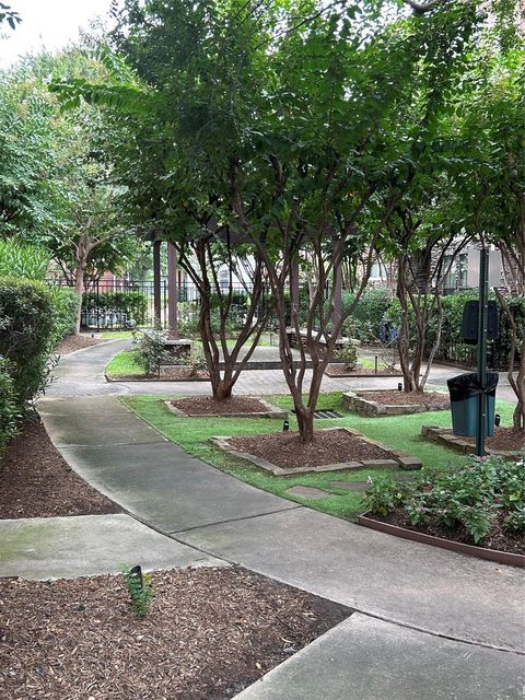 Tiny photo for 1049 W 22nd Street #H, Houston, TX 77008 (MLS # 89091550)