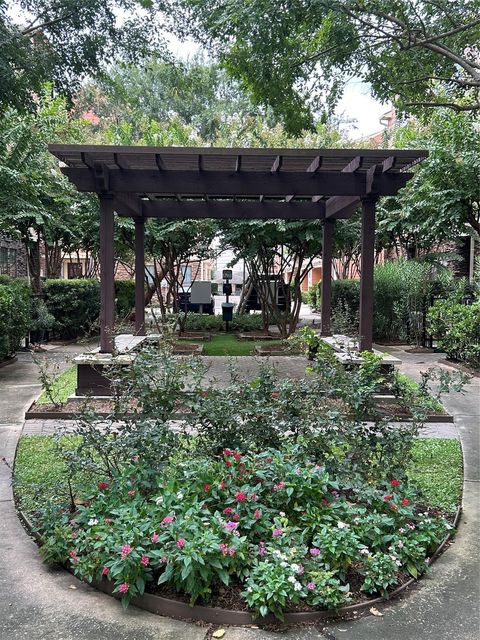 Tiny photo for 1049 W 22nd Street #H, Houston, TX 77008 (MLS # 89091550)