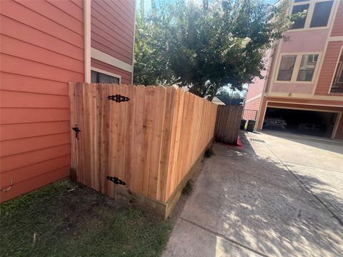 Tiny photo for 1049 W 22nd Street #H, Houston, TX 77008 (MLS # 89091550)