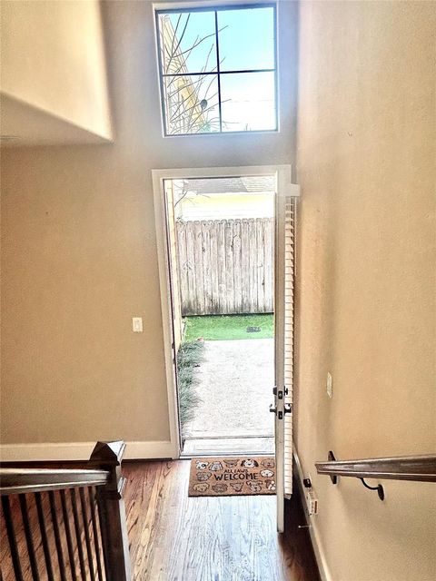 Tiny photo for 1049 W 22nd Street #H, Houston, TX 77008 (MLS # 89091550)