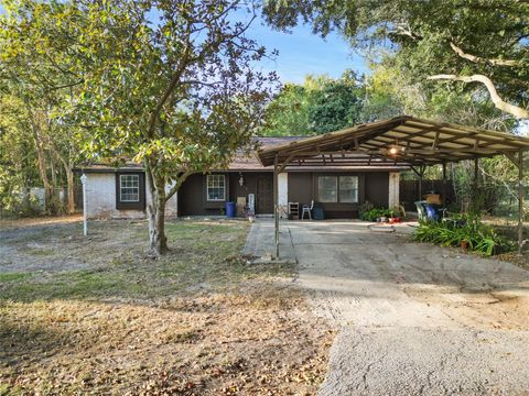 Photo of 114 Leigh Anne Street, Huntsville, TX 77320 (MLS # 28864908)
