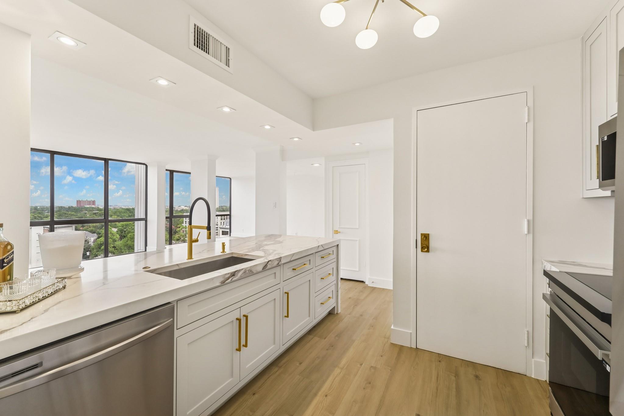 5001 Woodway Drive 1305