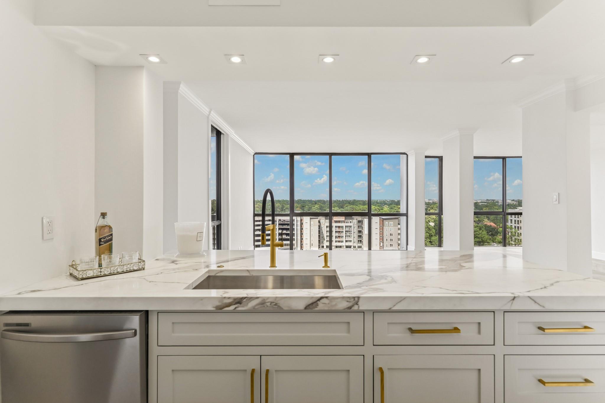 5001 Woodway Drive 1305