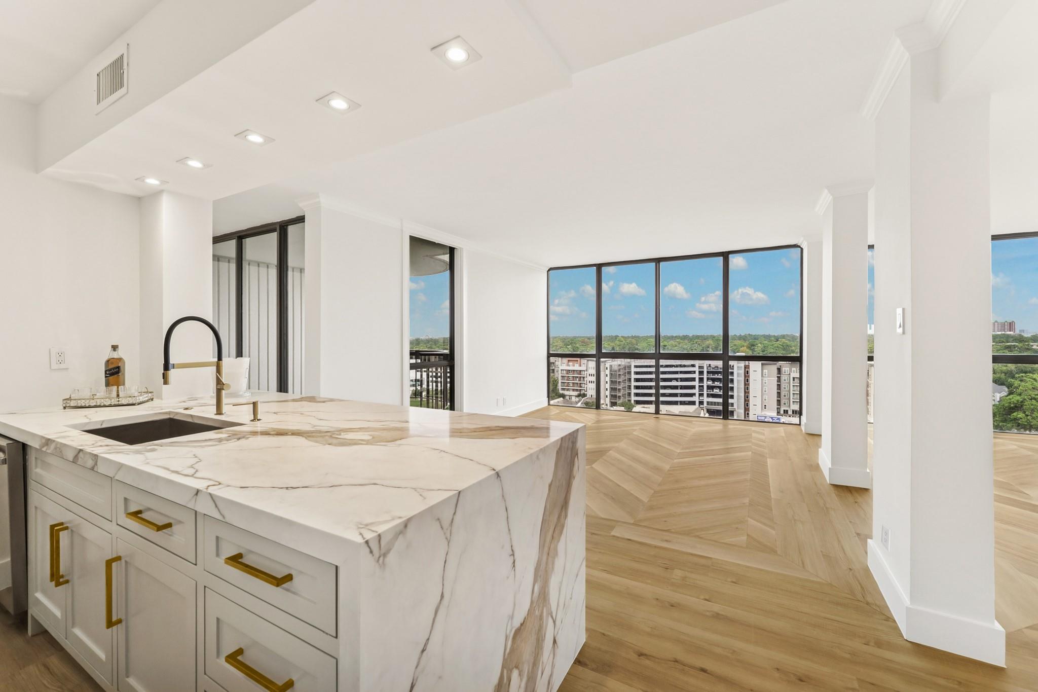 5001 Woodway Drive 1305