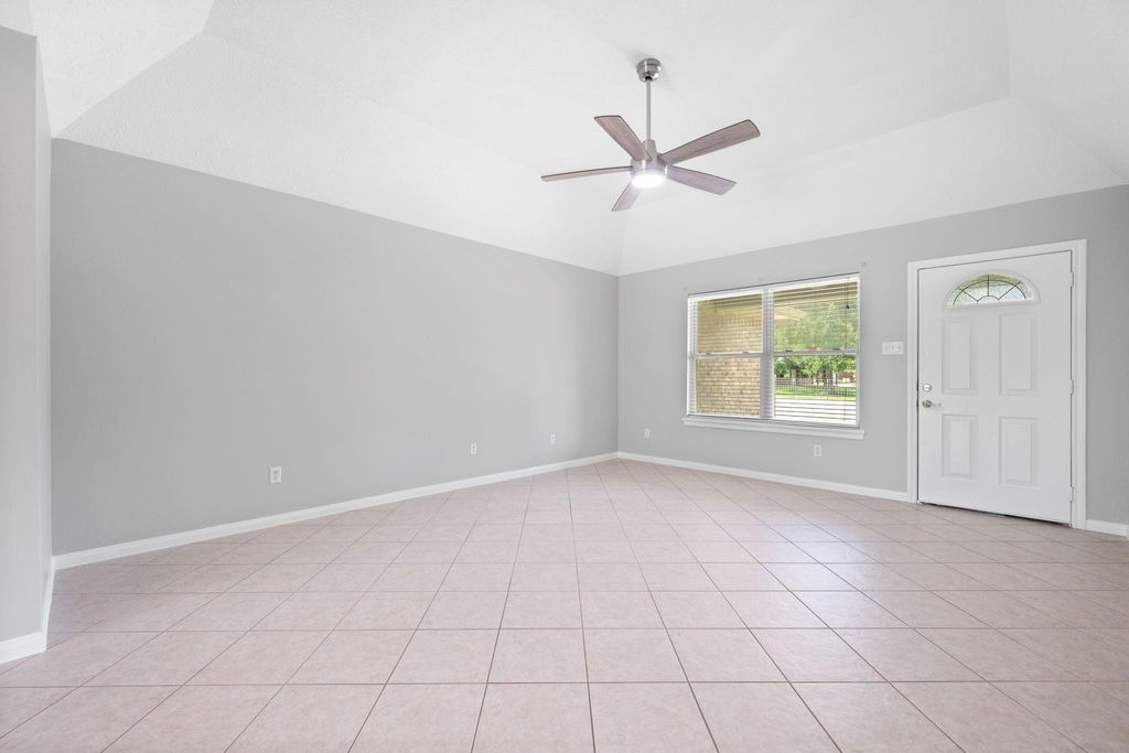 Photo of 470 W Houston Street, Highlands, TX 77562 (MLS # 27332361)