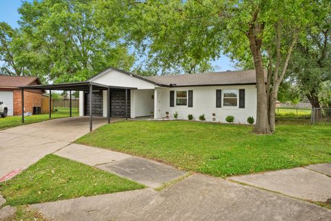 Photo of 702 Wynd Avenue, Pasadena, TX 77503 (MLS # 6638593)