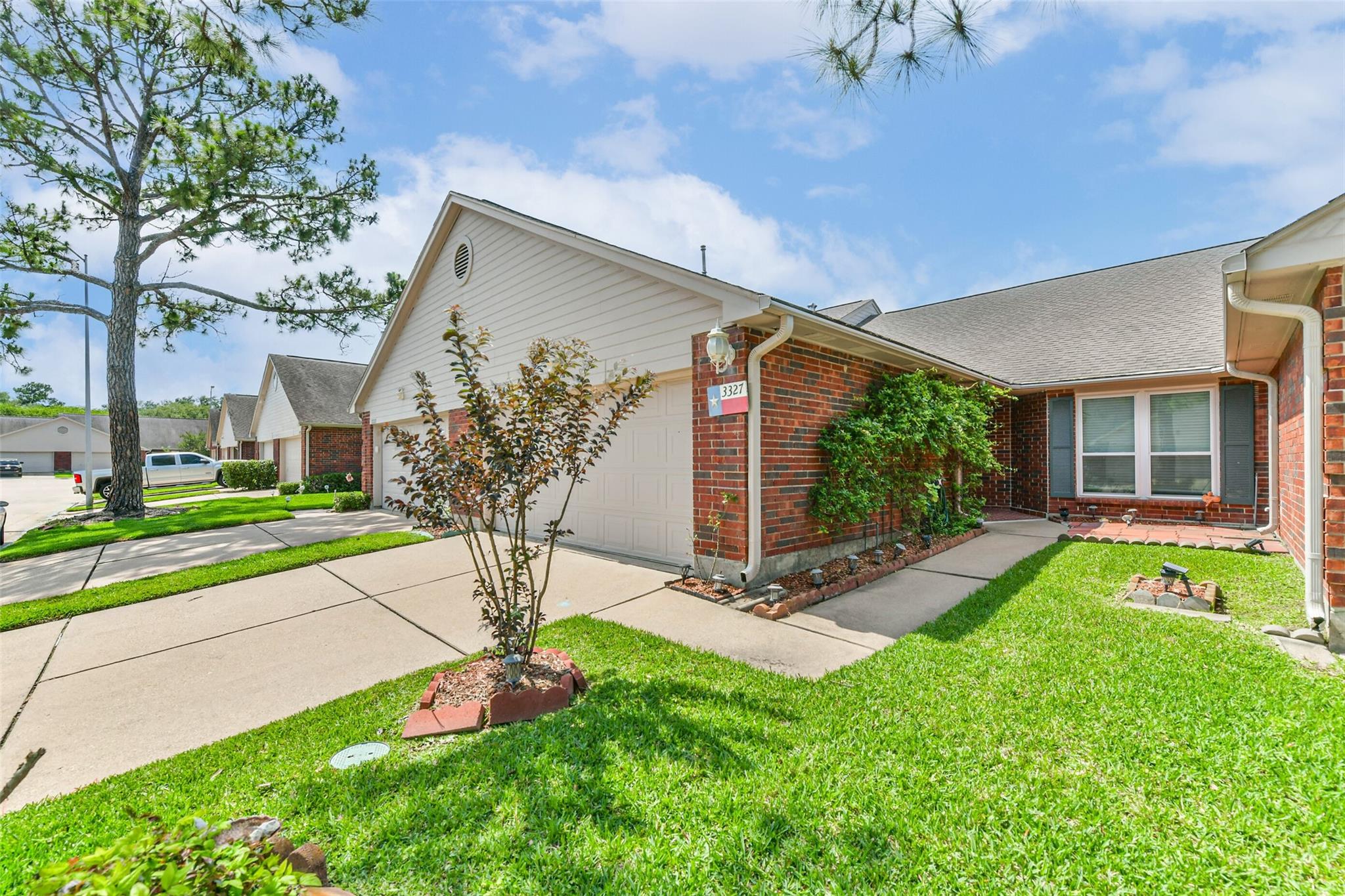 3327 S Country Meadows Lane