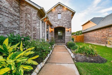 Photo of 2114 Ascot Ln Ln, Sugar Land, TX 77479 (MLS # 34513097)