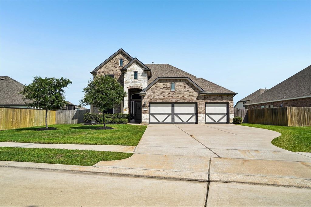 Photo of 11715 Autumn Leaf Drive, Mont Belvieu, TX 77535 (MLS # 82275226)