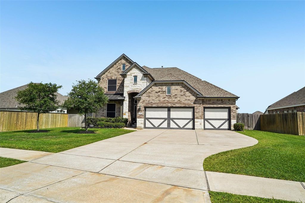Photo of 11715 Autumn Leaf Drive, Mont Belvieu, TX 77535 (MLS # 82275226)