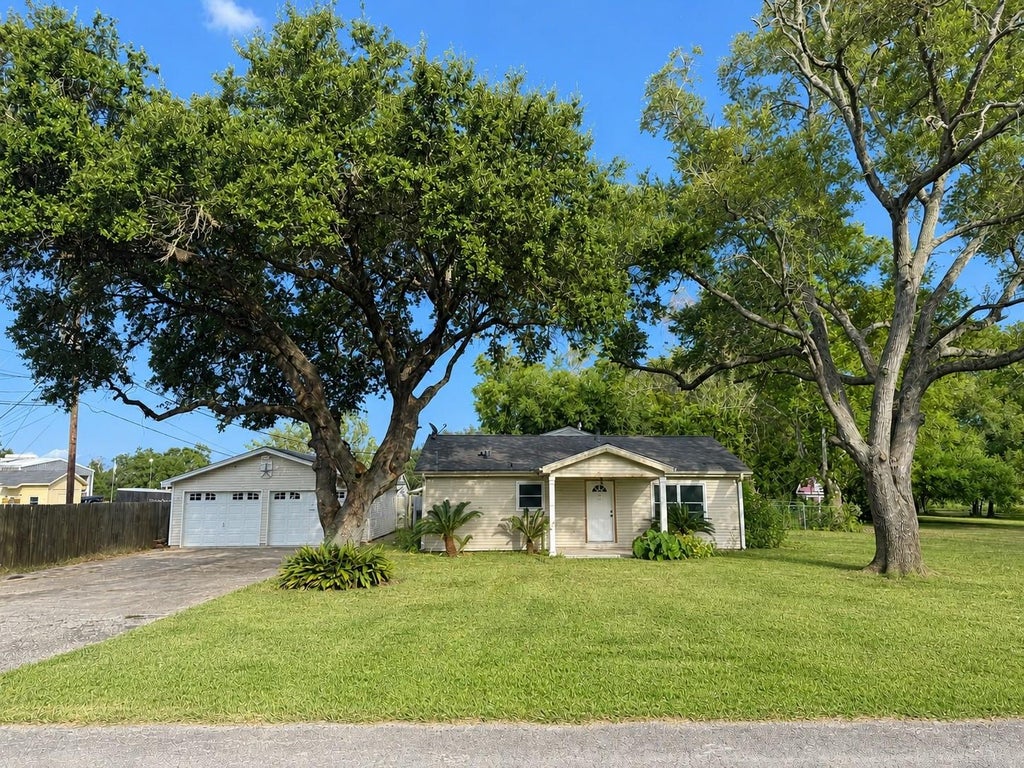 Photo of 4701 Cherry Street, Santa Fe, TX 77517 (MLS # 10769839)