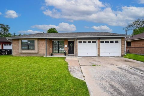 Photo of 4827 Knotty Oaks Trail, Houston, TX 77045 (MLS # 4652667)